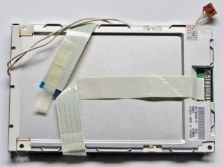 日立 5.7" 320×240 FSTN-LCD 黑白模-负显 透射式 CCFL 并口数据 14pins